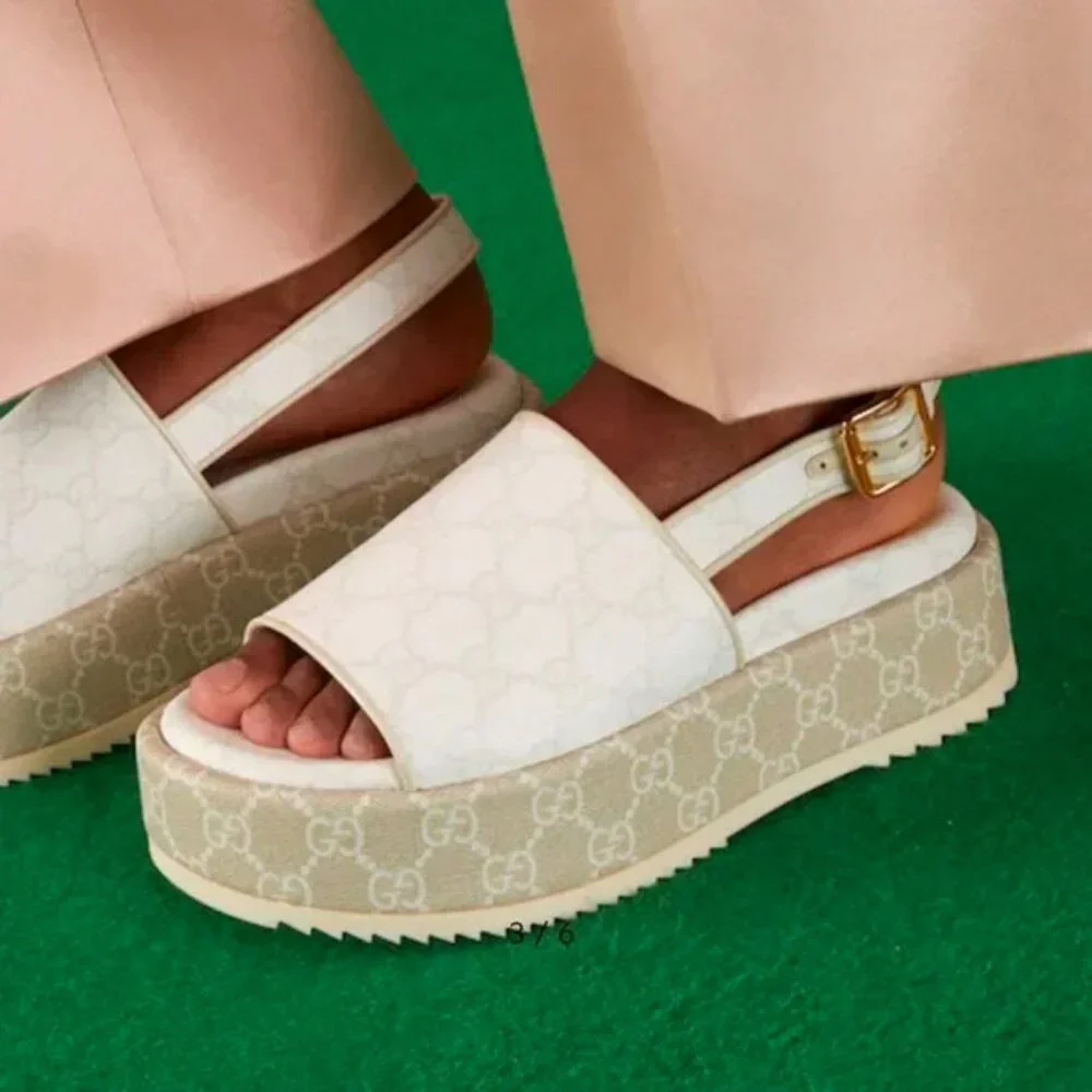 NEW GUCCI Angelina GG White Supreme Canvas Slingback Platform Sandals EU 40.5